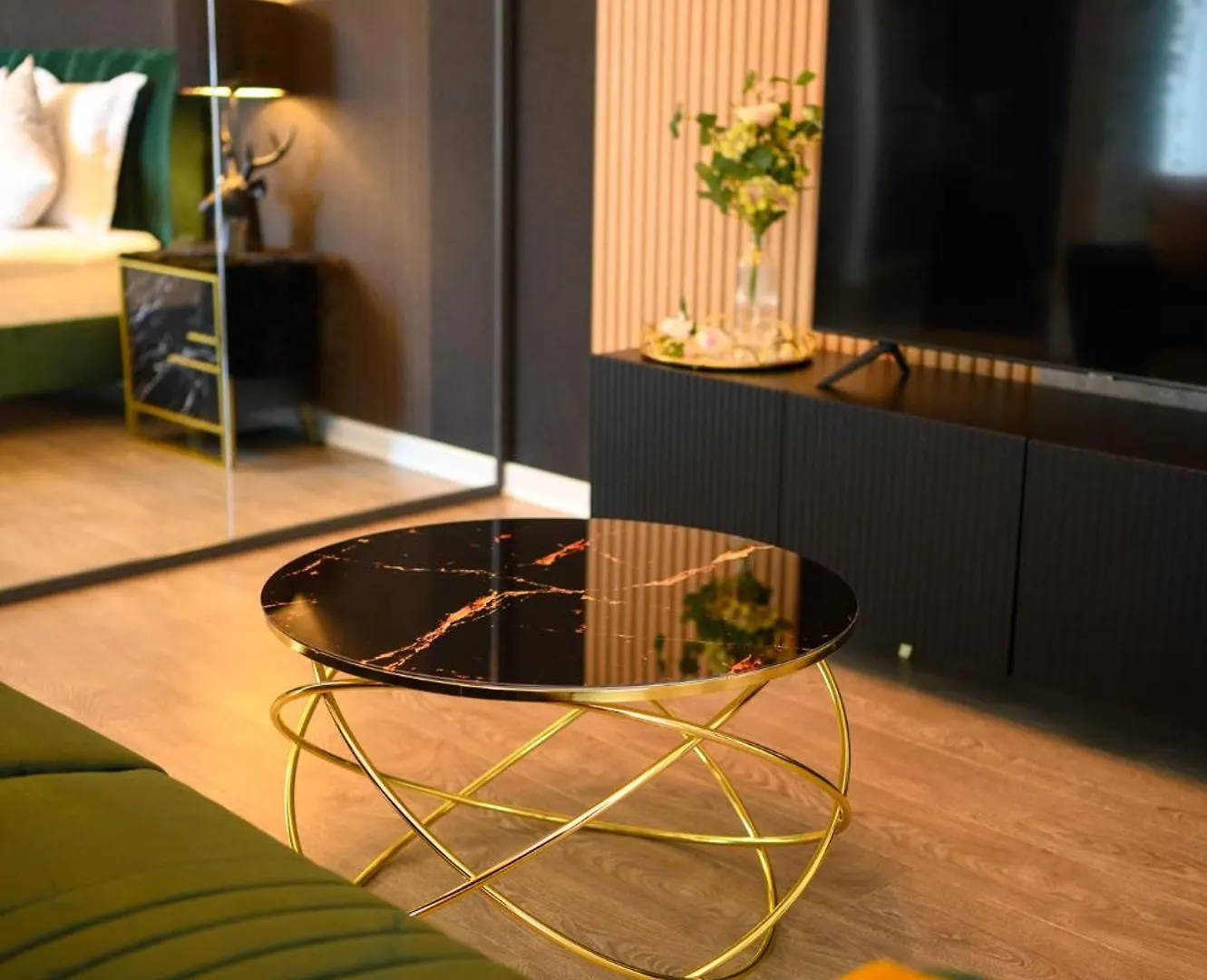 Elite Studio Bucharest 0*,  Romania